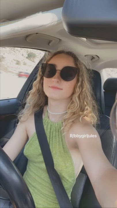 I had to take my sunglasses off for this😅[GIF]