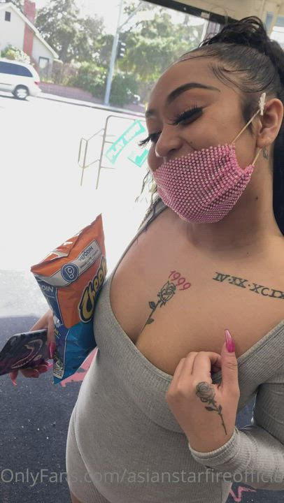 Take Them Out Baby 😳😈 Message Me For Her O/Fans 🔗📁🤑