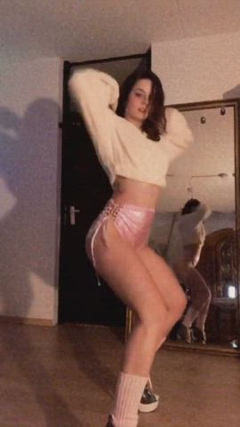 Dancing Dutch Slut