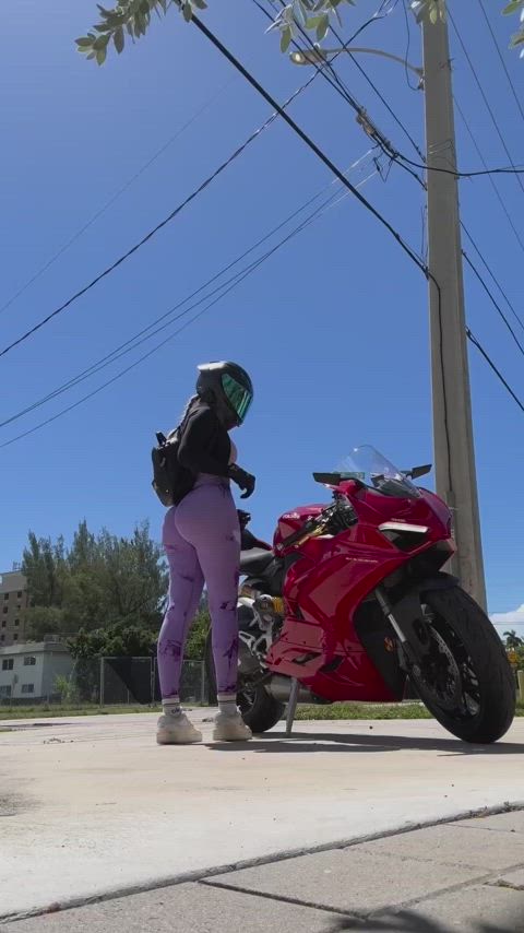 blonde camsoda chaturbate ffm outdoor riding tiktok yoga pants r/lipsthatgrip r/titsworship