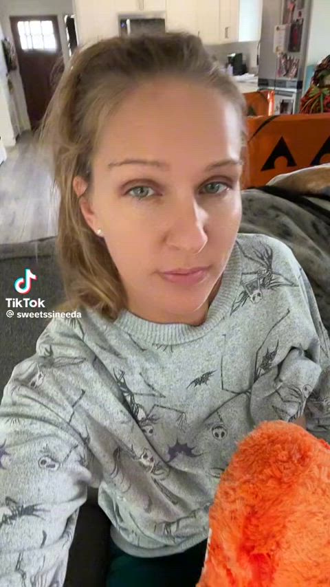 INeedA - More tiktok flash vids on my TT likes (juanmomo45)