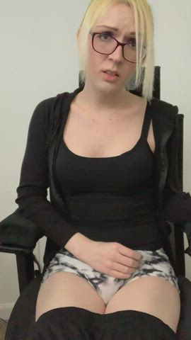 Happy Valentine's babes! 💘 I know that sucking and stroking me is your favorite,