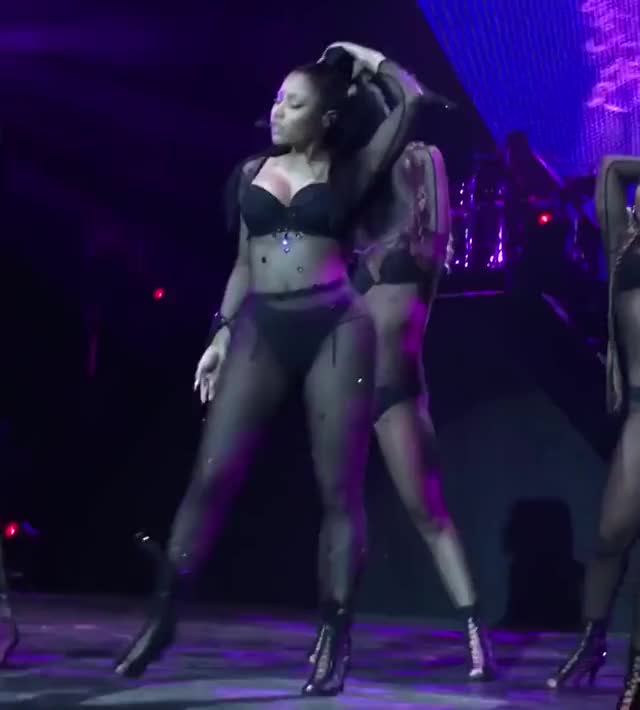 Nicki MInaj Live