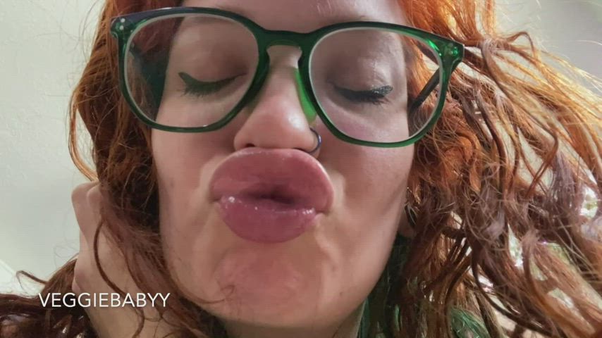 new [vid]! sweet girlfriend seduces you with pouty lips and lots of kisses