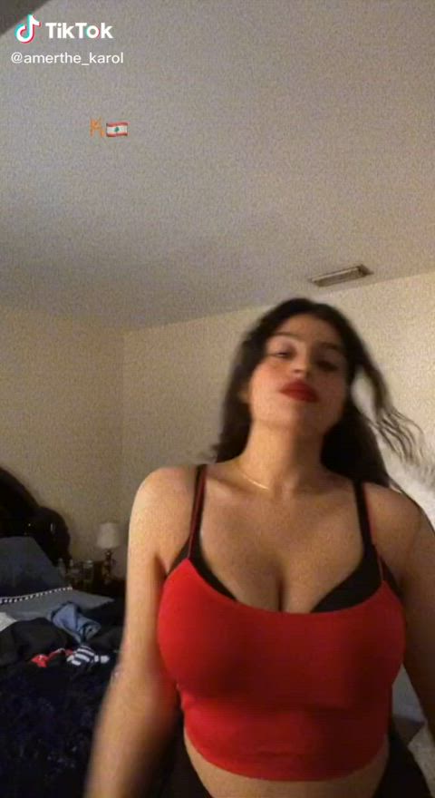 Arab tiktok thot shaking her milkers