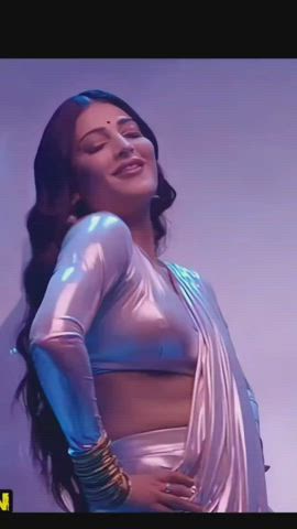 Hot and Sexy Shruti Hassan in Saree