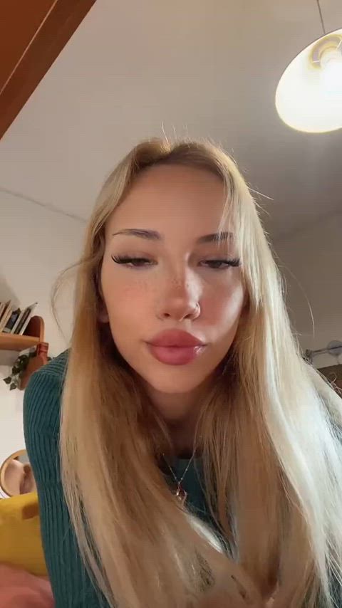 BlondeSophie - More tiktok flash vids on my TT likes (juanmomo45)