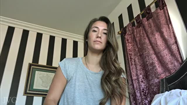 Another minute with Eva Lovia 2