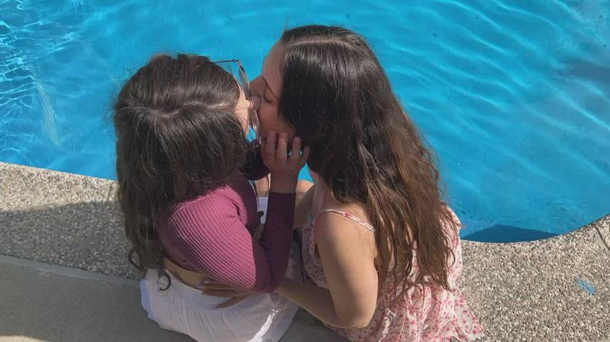 Join my OnlyFans today &amp; get 3 videos of u/xlilyflowersx &amp; me