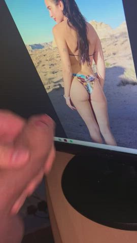 Love Dua Lipa’s ass