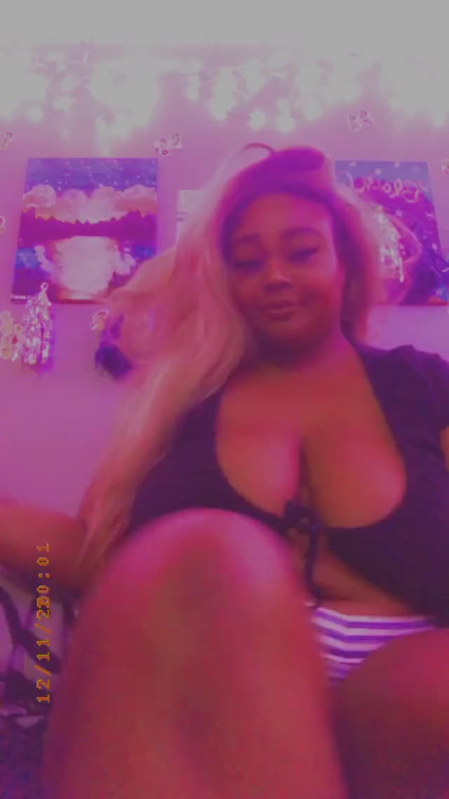 Freak nasty and ready to play, sub for over 530 pics and 110+ full length videos.