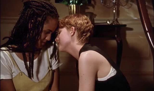 bM2860-LaurelHolloman&NicoleAriParker@TheIncrediblyTrueAdventureOfTwoGirlsInLove-2.mpg