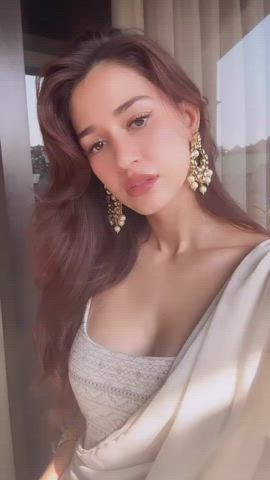 Trash cumdumpster Disha chhinaal Patani trying to be a fake sanskaari auraat during