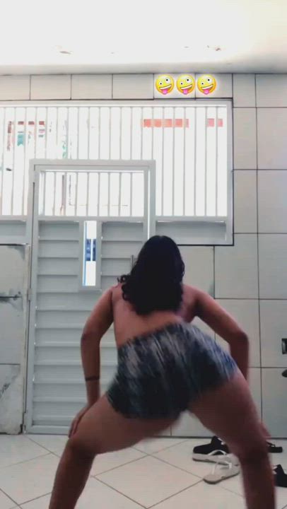 More of tat big ass bank