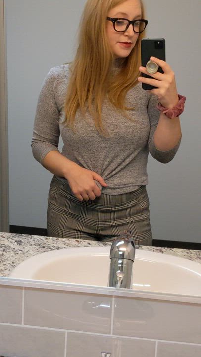 Amateur Big Tits Blonde Busty Exhibitionist Flashing Glasses Lipstick OnlyFans Work
