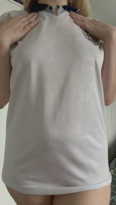 Dropping my tits just like how Denmark dropped out of the Euros 🏴󠁧󠁢󠁥󠁮󠁧󠁿