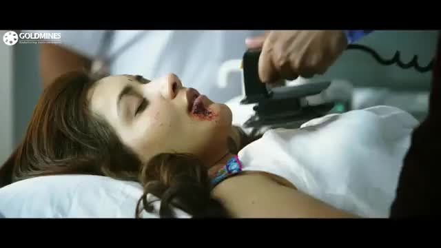 raasi khanna boobs
