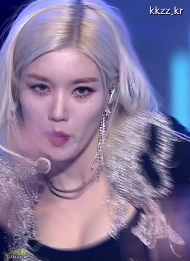 연말에 마음 따땃하게 해주는 아이즈원 권은비 (IZONE KWON EUN BI)