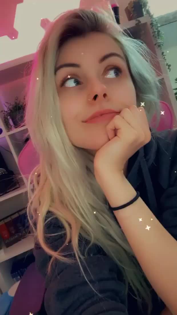 Cosplay Rolyat gif