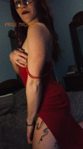Dress on or off?👀🍷