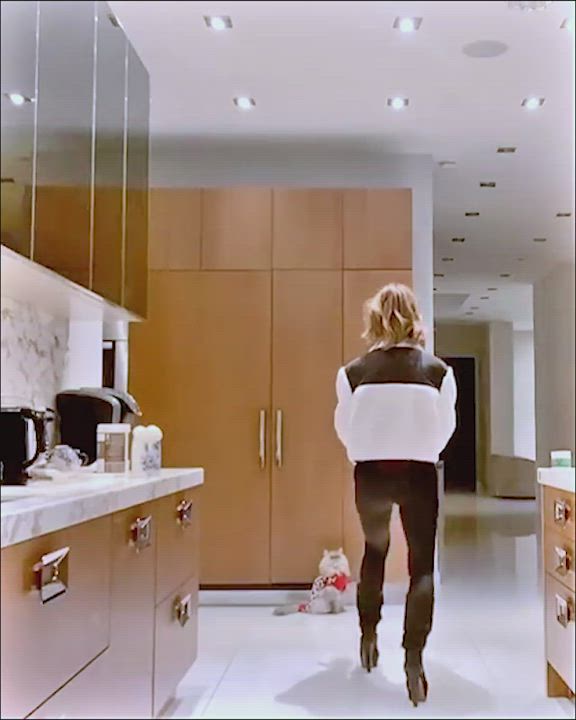 Celebrity Kate Beckinsale Legs gif