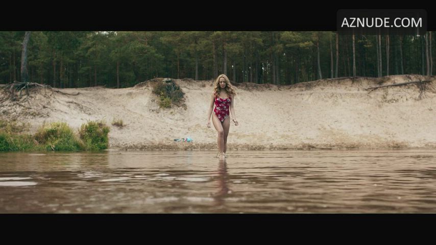 Wiktoria Gąsiewska - Nobody Sleeps in the Woods Tonight (2020)