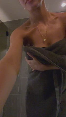 [flash] free evening shower I’m always get so horny 😉