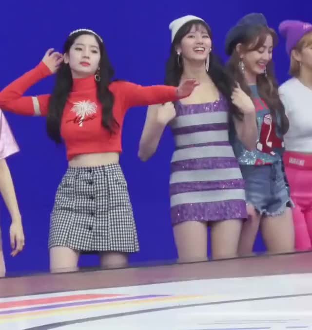 Dahyun's intense finger knife game