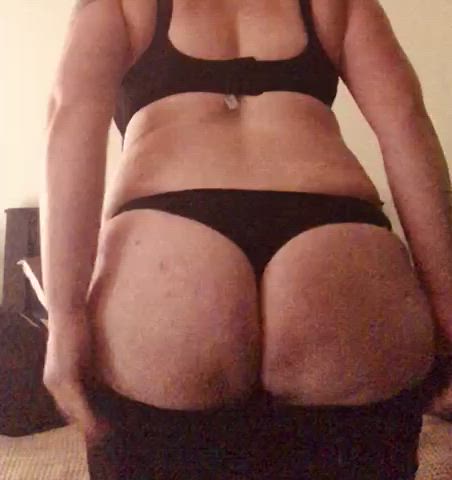 Soo Thicc, it’s hard to put leggings on