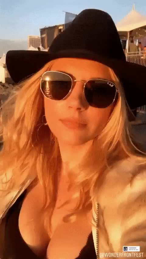 Katheryn Cleavage