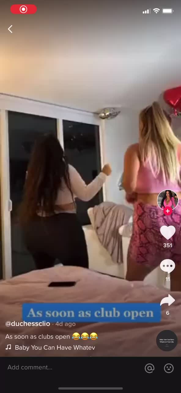 Duchess Clio shows off her gigantic jiggly ass and twerks it