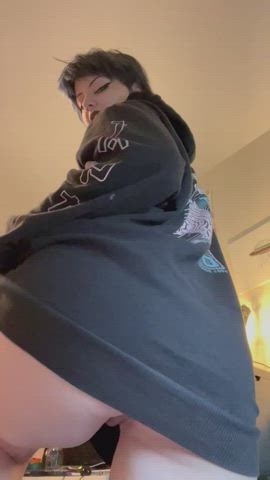 since you guys liked my post yesterday here’s me clapping my ass 🥰