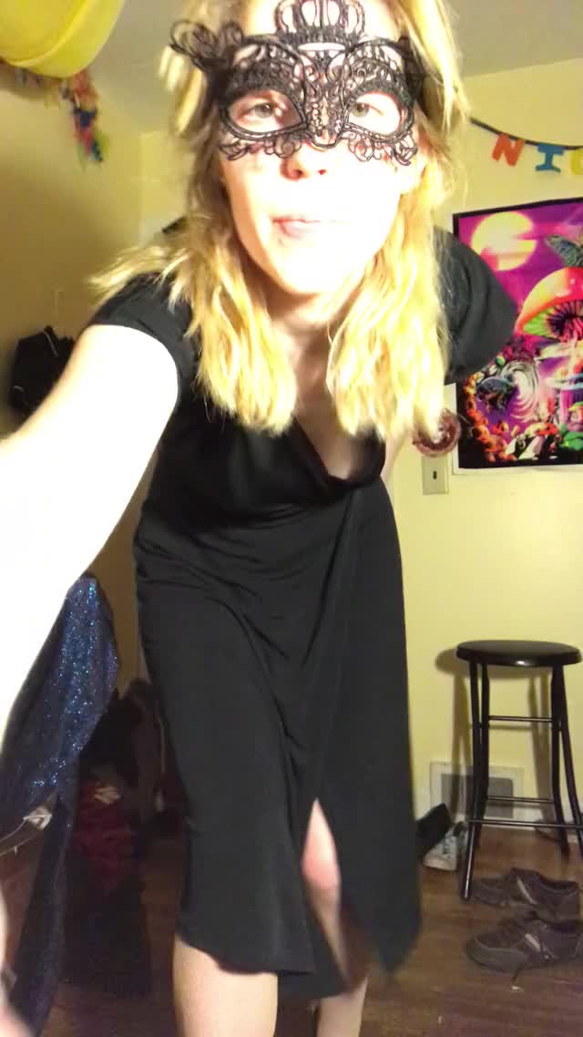 I wore this dress on our [f]irst date <3