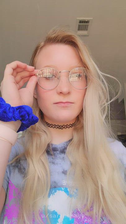 5'1 Nerdy filmmaking student, would you date me or am I more fuckbuddy material?