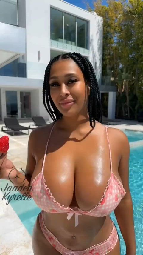 Jaden's Poolside Boobies 🍈