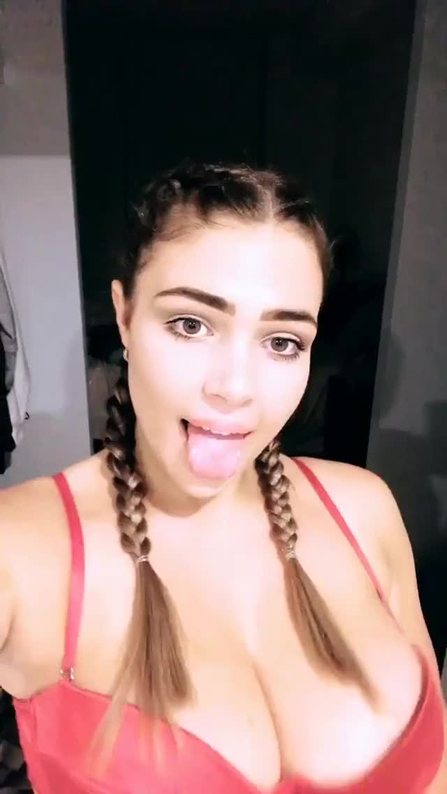 Jem Wolfie / Sexy Boobs Bounce