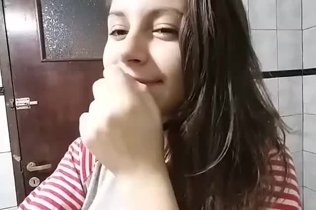 Amateur teen girl showing her big boobs and ass