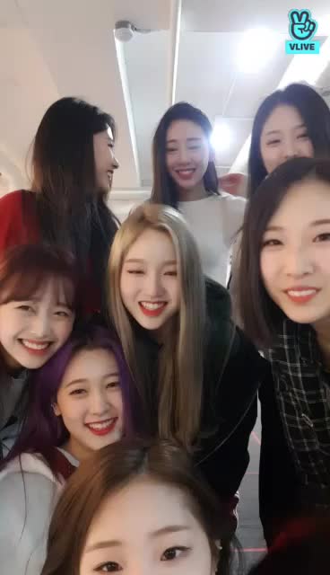 V LIVE - [이달의 소녀] 오빛! 얼굴 볼래- 26