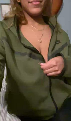 Homegrown handful 🤠 [GIF]