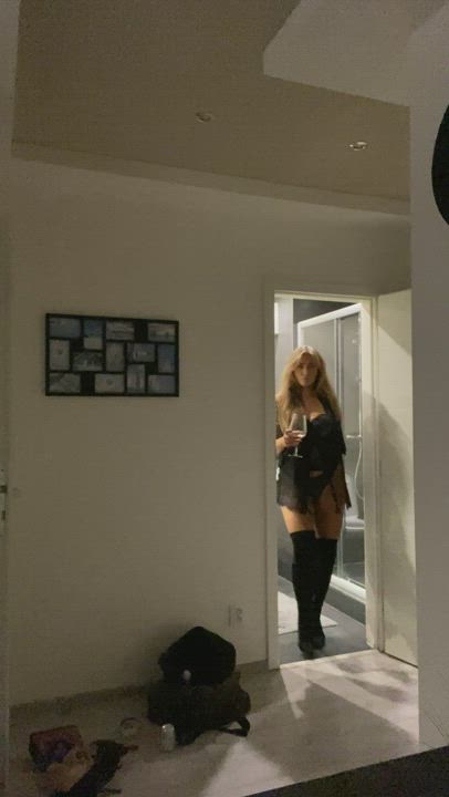 Should I strip in this subreddit more often for you guys? 🙏 I'm insecure