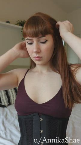 alt amateur corset onlyfans pale pretty redhead sfw gif