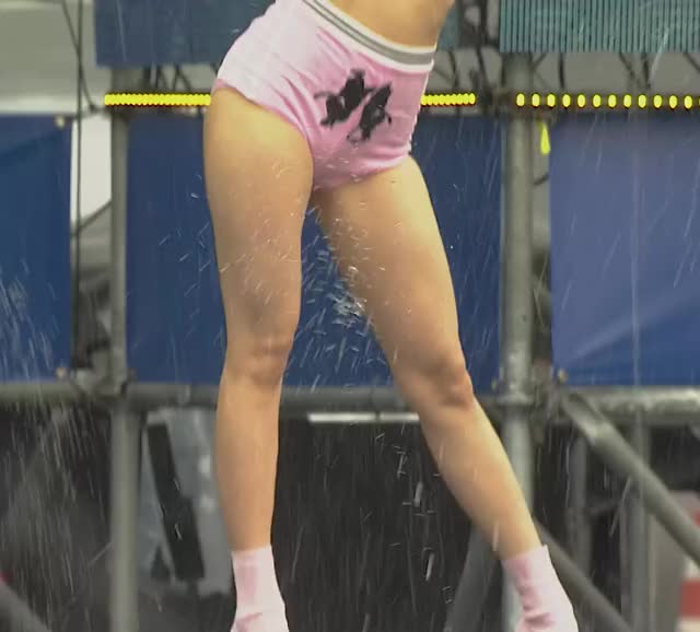 Hyuna Waterbomb Live - Roll Deep (Remaster Ver.) (2160p 24fps VP9 LQ-128kbit AAC)
