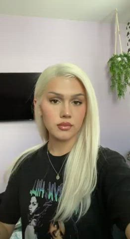 <3