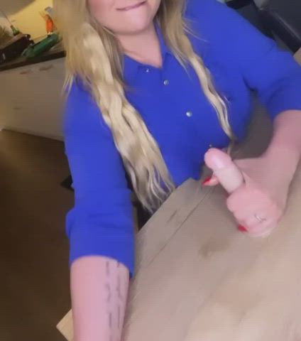 I wanna suck a Redditor's cock so bad, any volunteers? Message me on my OF SALE (70%