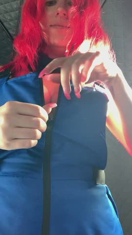 reveal my tits with one zip
