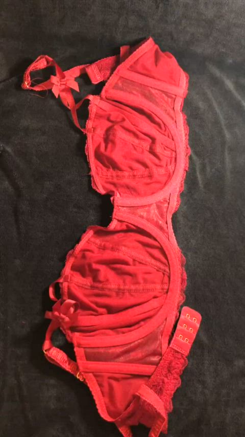 Cumming on My FWB’s 36DD Lace Underwire (Video)
