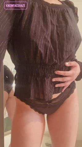 This Filipina bush wants you to notice it😉