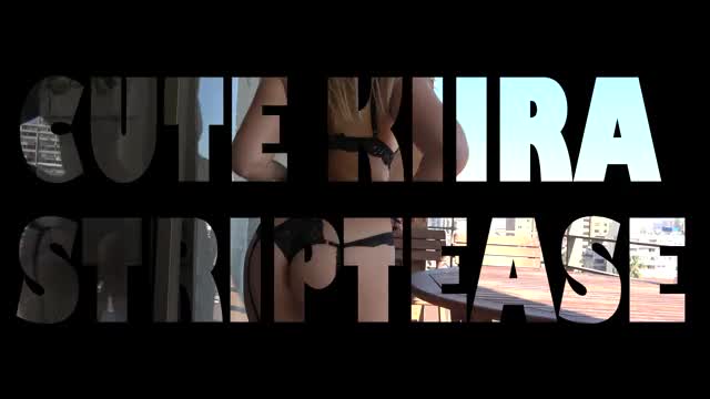 Cute Kiira Striptease?
