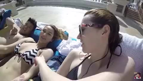 Jess grabs Geos booobs