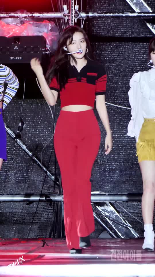 레드벨벳 슬기 빨간 바지 Red Velvet SEULGi